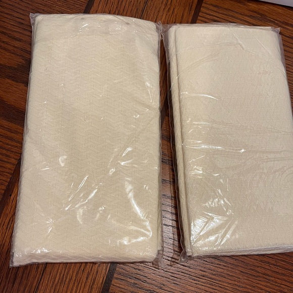 NWT Cream Colored Cloth Napkins set of 8 - Picture 7 of 10